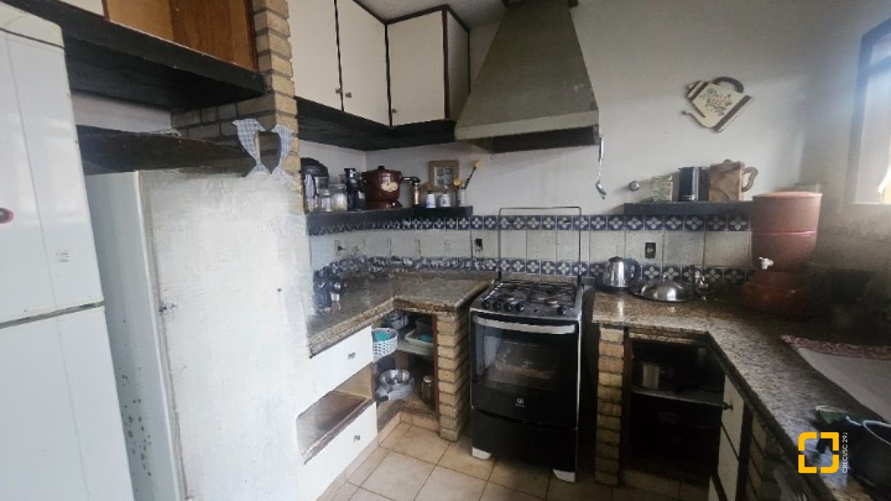 Casa com 241m², 4 quartos (sendo 2 suítes), 3 garagens, no bairro Jardim Anchieta em Florianópolis