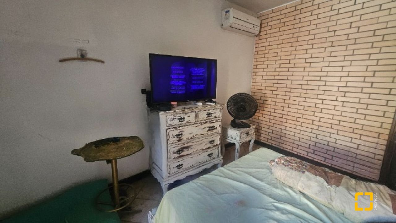 Casa com 241m², 4 quartos (sendo 2 suítes), 3 garagens, no bairro Jardim Anchieta em Florianópolis