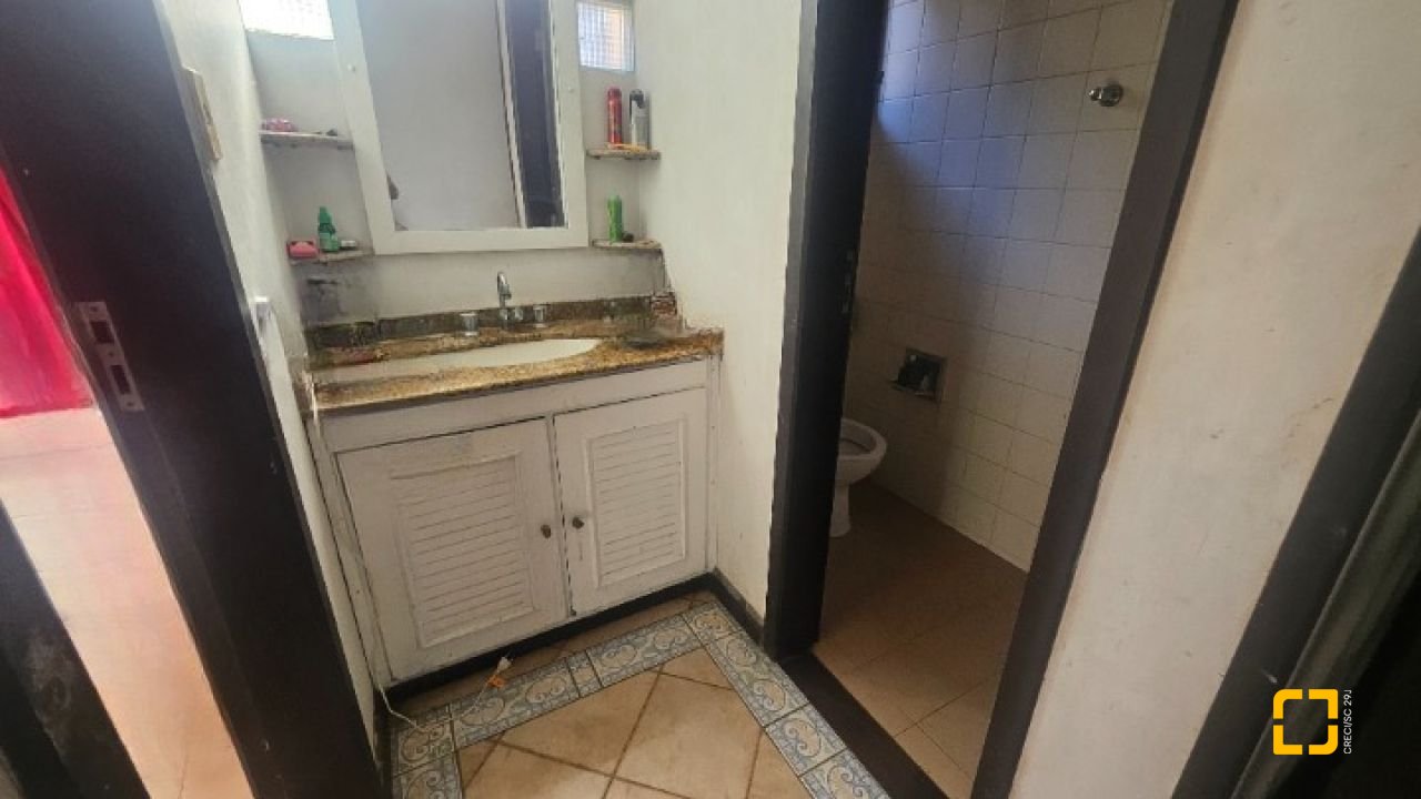 Casa com 241m², 4 quartos (sendo 2 suítes), 3 garagens, no bairro Jardim Anchieta em Florianópolis
