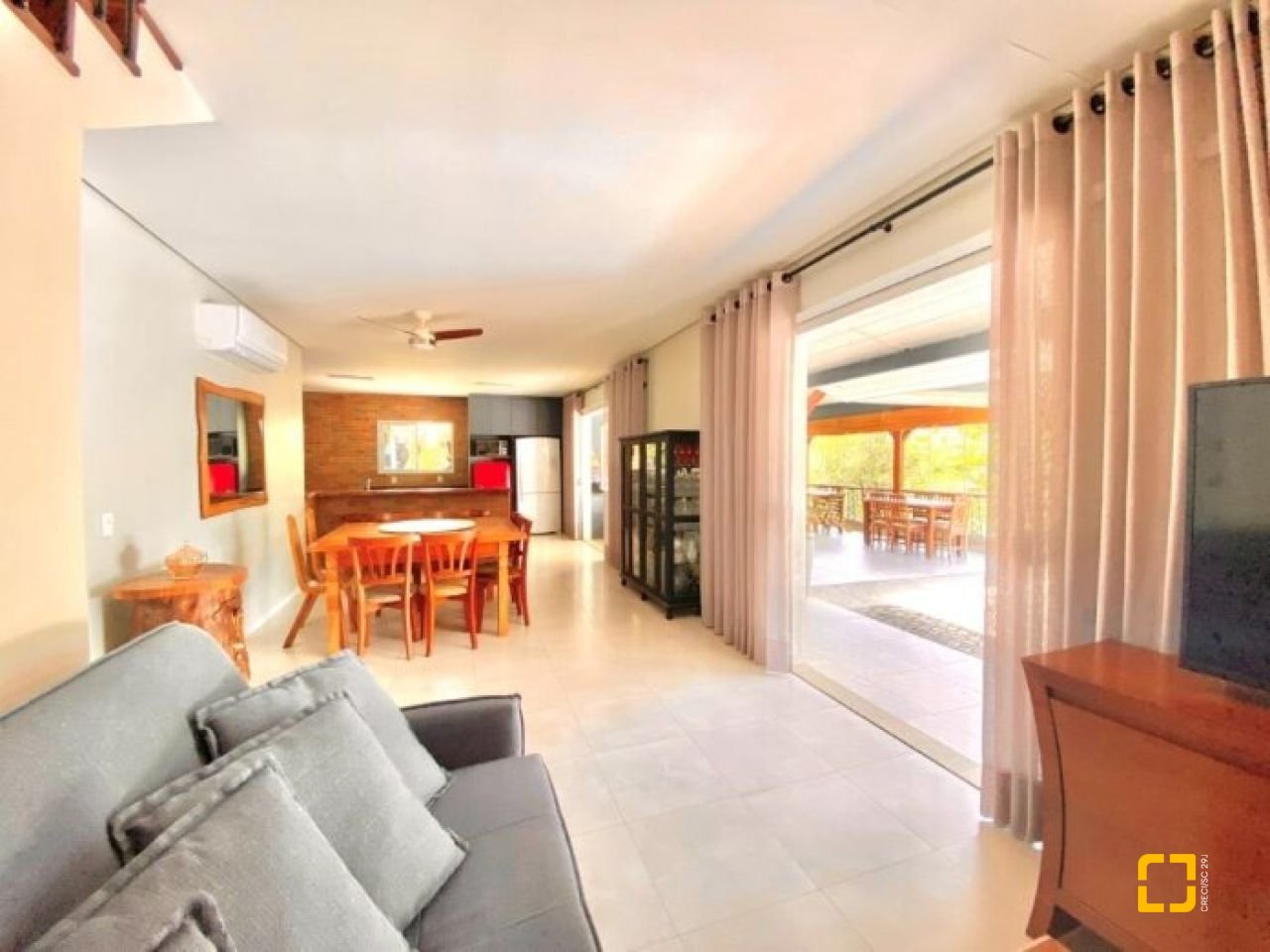 Casa com 200m², 4 quartos (sendo 1 suíte), 2 garagens, no bairro Ratones em Florianópolis
