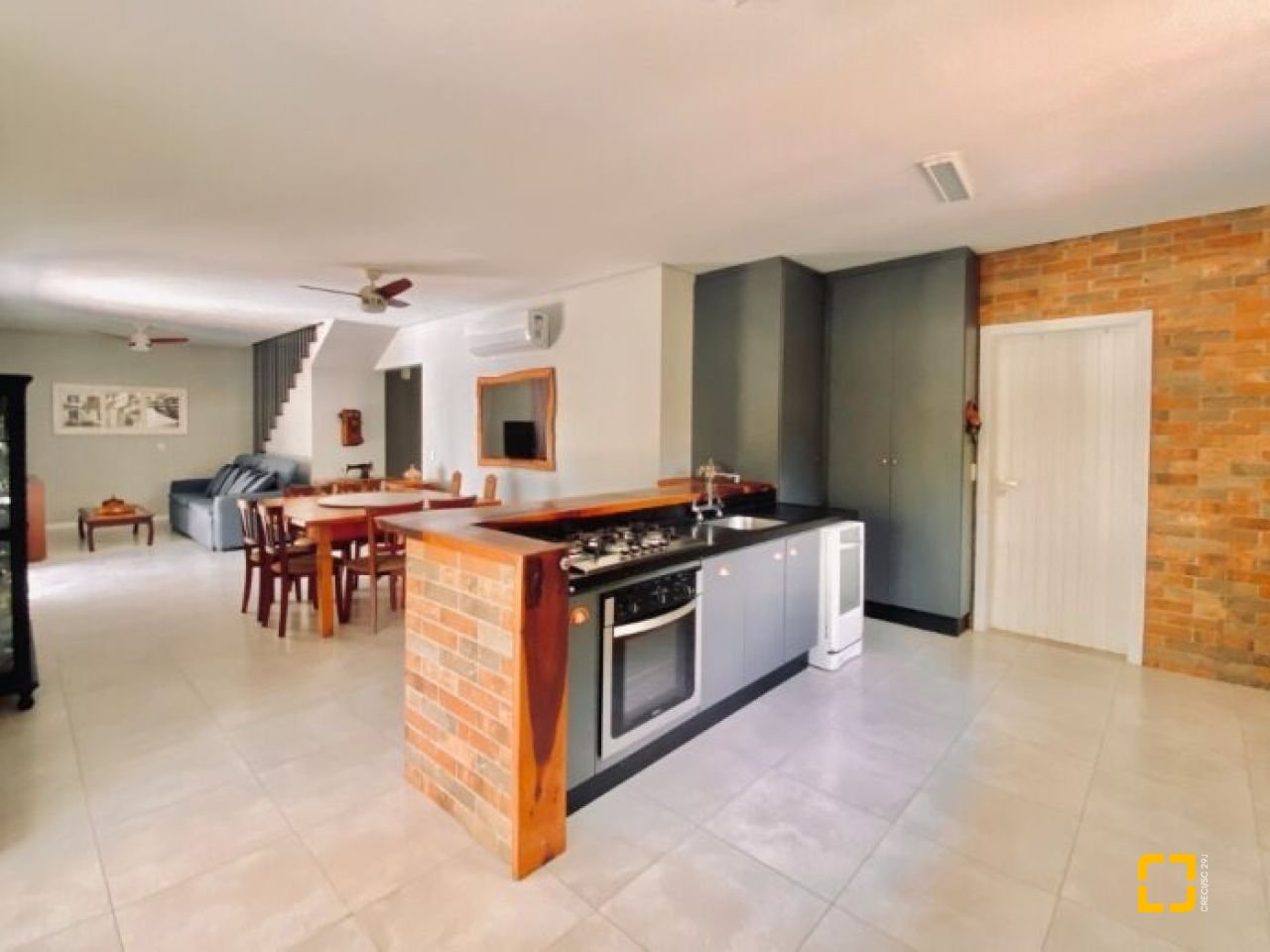 Casa com 200m², 4 quartos (sendo 1 suíte), 2 garagens, no bairro Ratones em Florianópolis