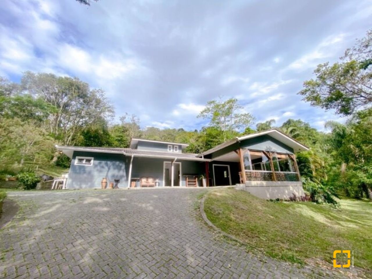 Casa com 200m², 4 quartos (sendo 1 suíte), 2 garagens, no bairro Ratones em Florianópolis