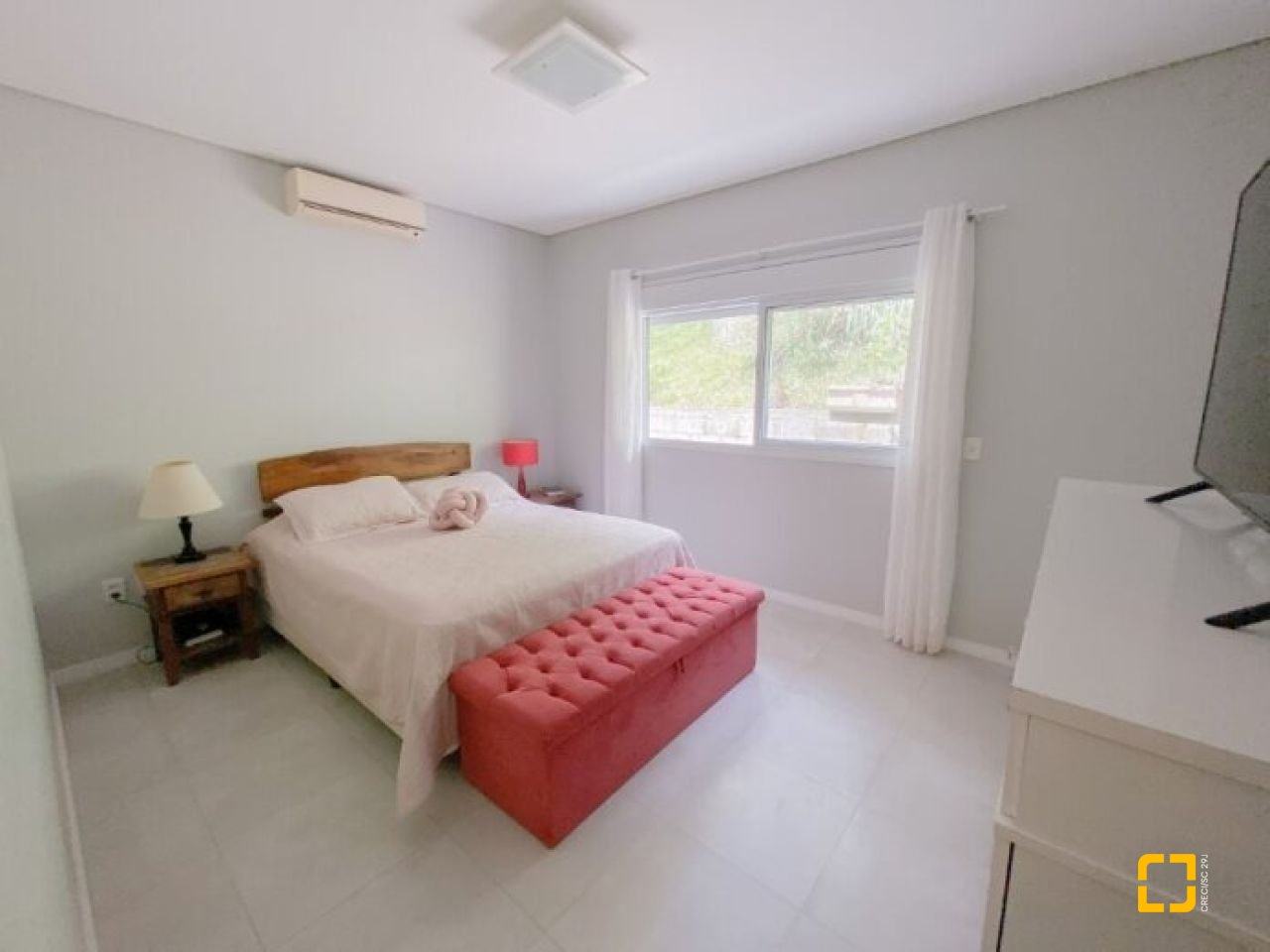 Sítio com 200m², 3 quartos (sendo 1 suíte), 2 garagens, no bairro Ratones em Florianópolis