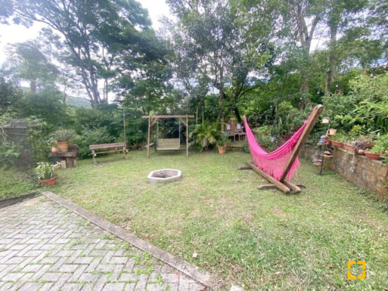 Sítio com 200m², 3 quartos (sendo 1 suíte), 2 garagens, no bairro Ratones em Florianópolis