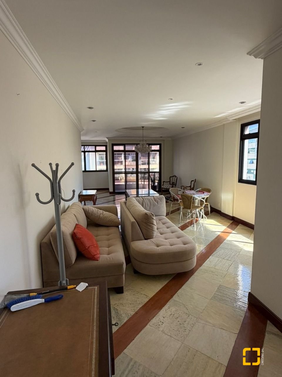 Apartamento com 220m², 4 quartos (sendo 2 suítes), 2 garagens, no bairro Centro em Florianópolis