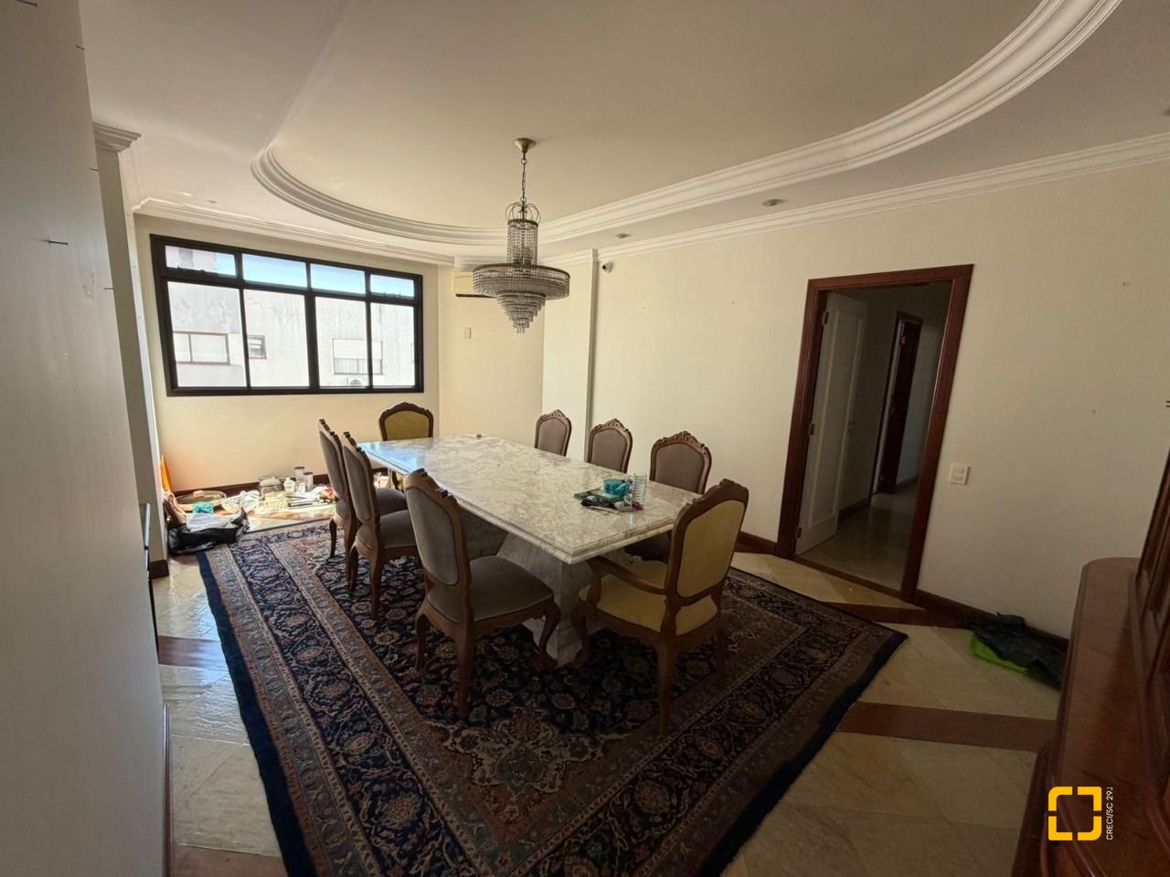 Apartamento com 220m², 4 quartos (sendo 2 suítes), 2 garagens, no bairro Centro em Florianópolis