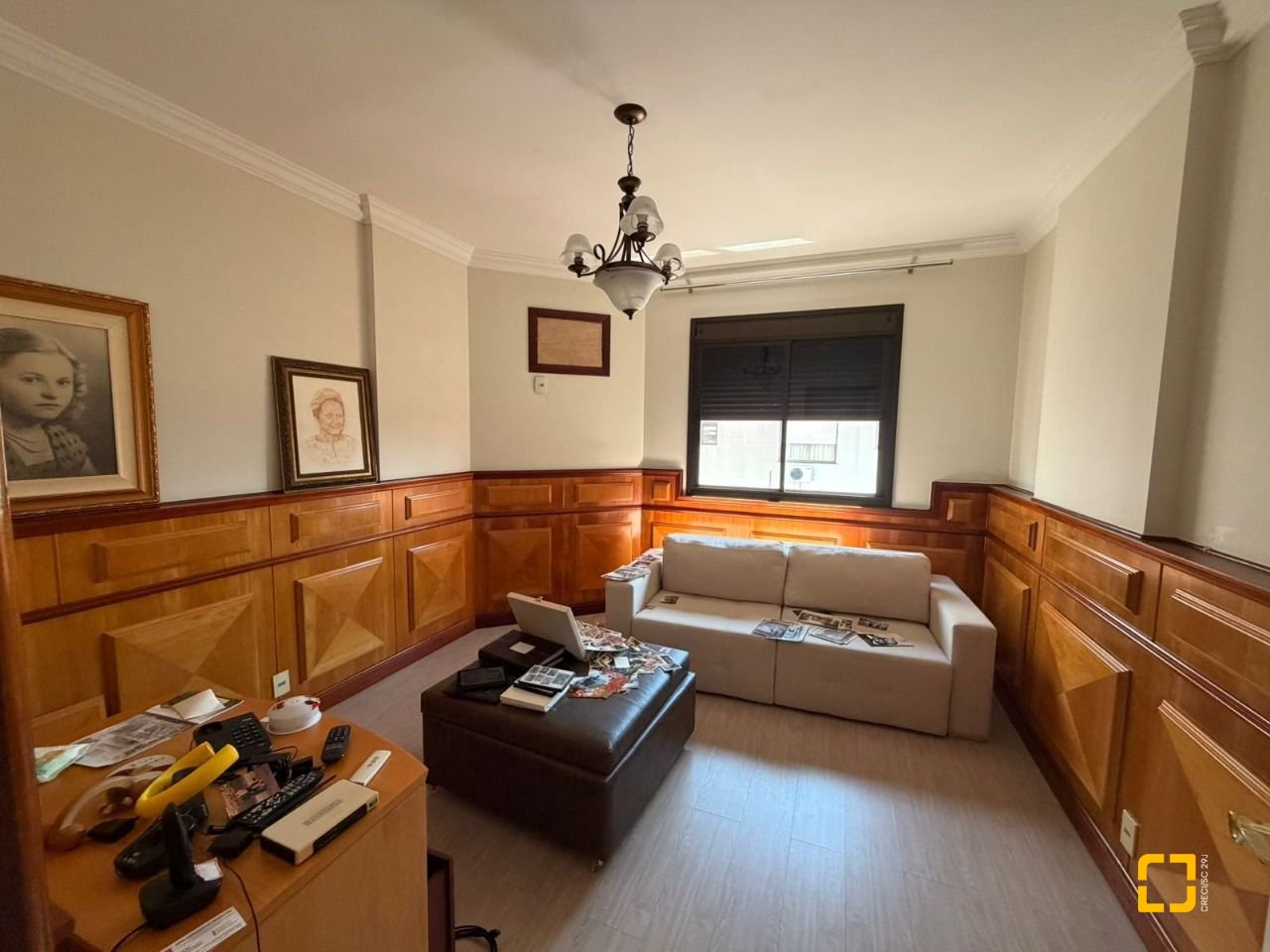 Apartamento com 220m², 4 quartos (sendo 2 suítes), 2 garagens, no bairro Centro em Florianópolis