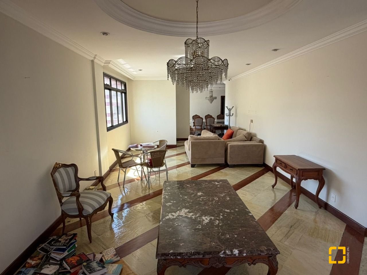 Apartamento com 220m², 4 quartos (sendo 2 suítes), 2 garagens, no bairro Centro em Florianópolis