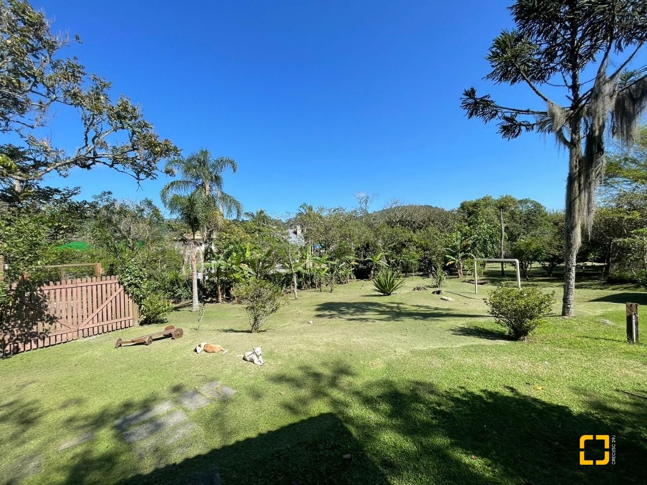 Sítio com 250m², 8 quartos, 2 garagens, no bairro Ratones em Florianópolis