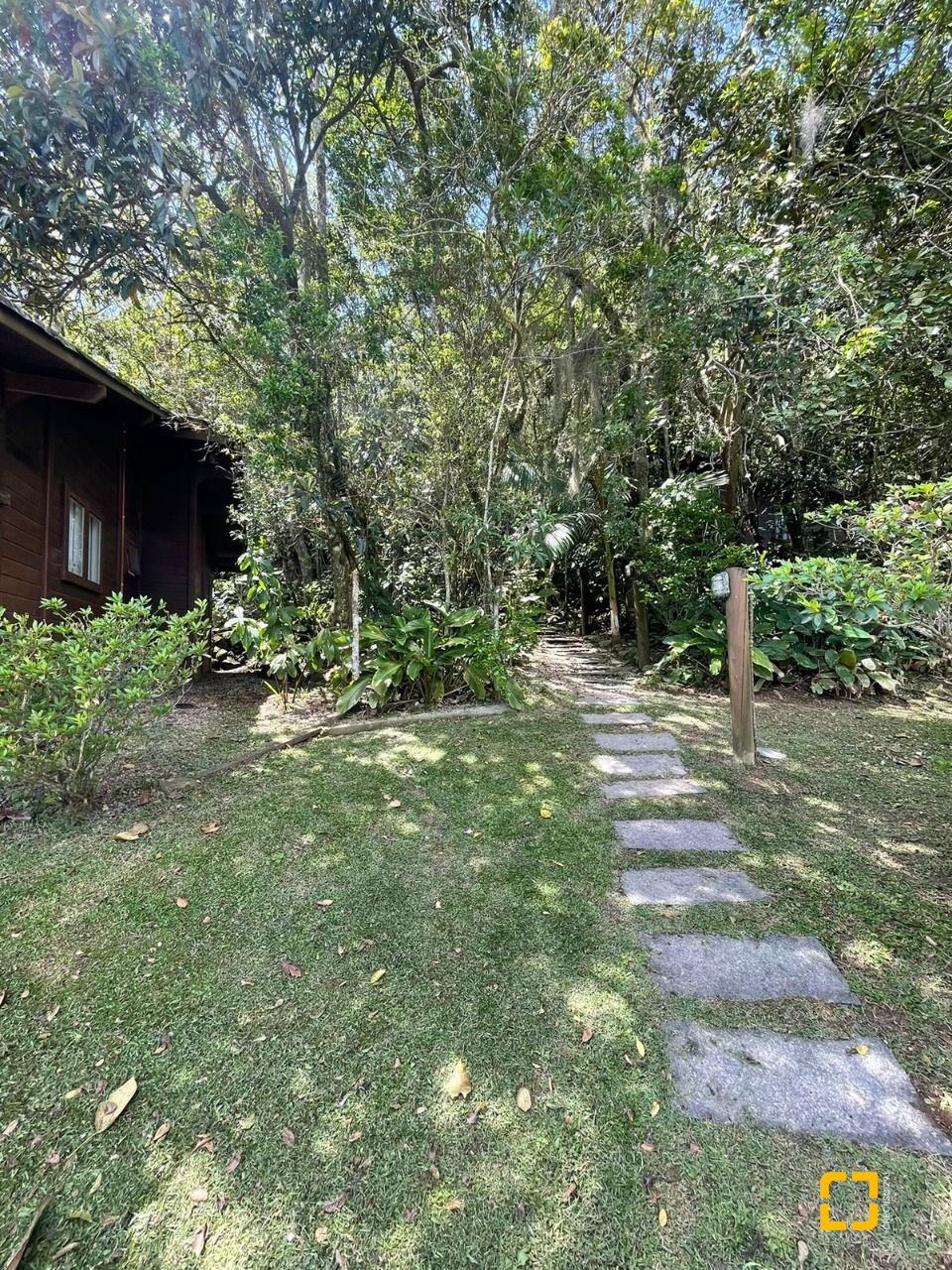 Sítio com 250m², 8 quartos, 2 garagens, no bairro Ratones em Florianópolis