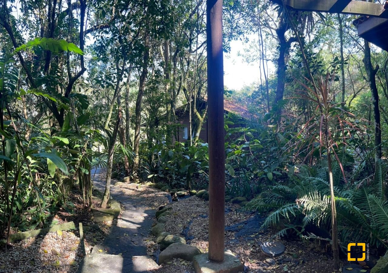Sítio com 250m², 8 quartos, 2 garagens, no bairro Ratones em Florianópolis