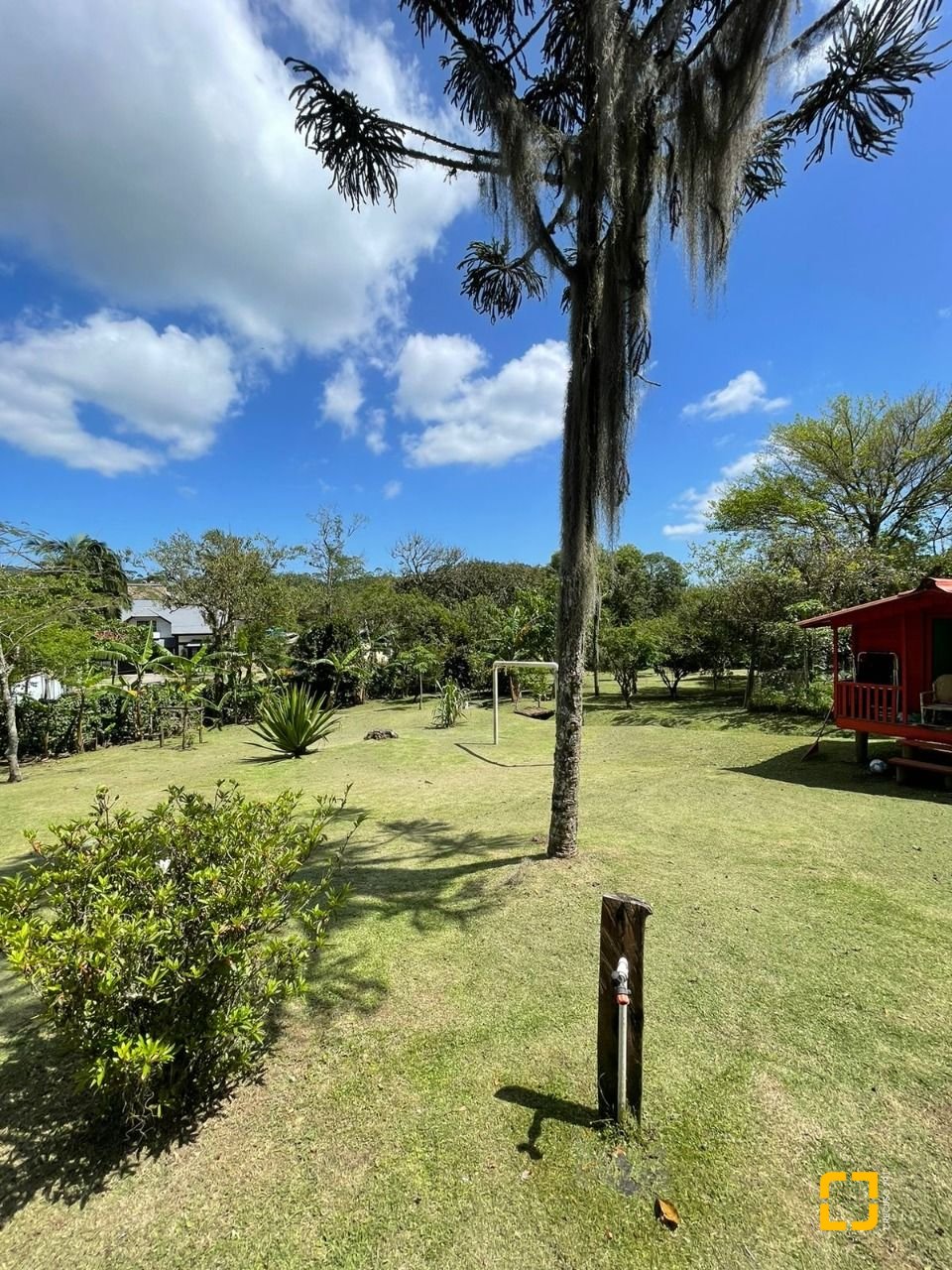 Sítio com 250m², 8 quartos, 2 garagens, no bairro Ratones em Florianópolis