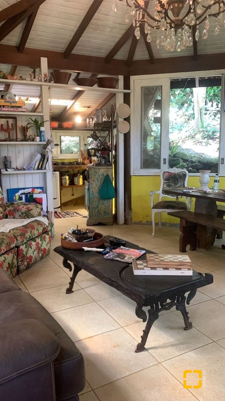 Sítio com 250m², 8 quartos, 2 garagens, no bairro Ratones em Florianópolis