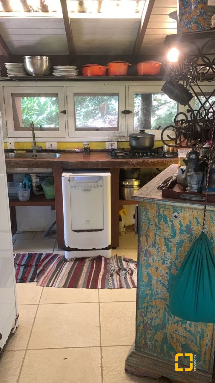 Sítio com 250m², 8 quartos, 2 garagens, no bairro Ratones em Florianópolis