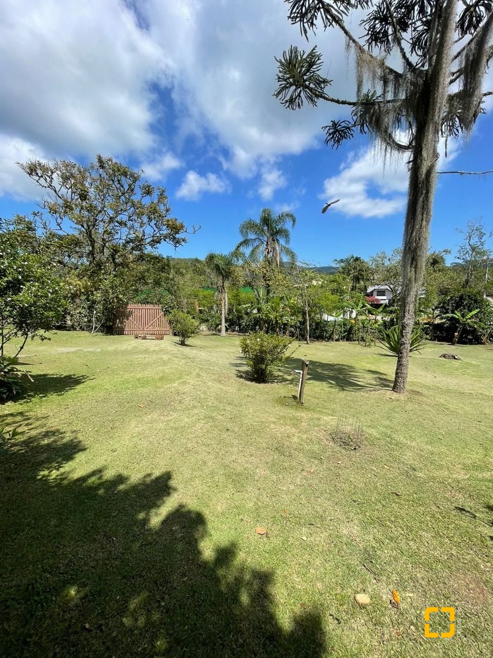 Sítio com 250m², 8 quartos, 2 garagens, no bairro Ratones em Florianópolis