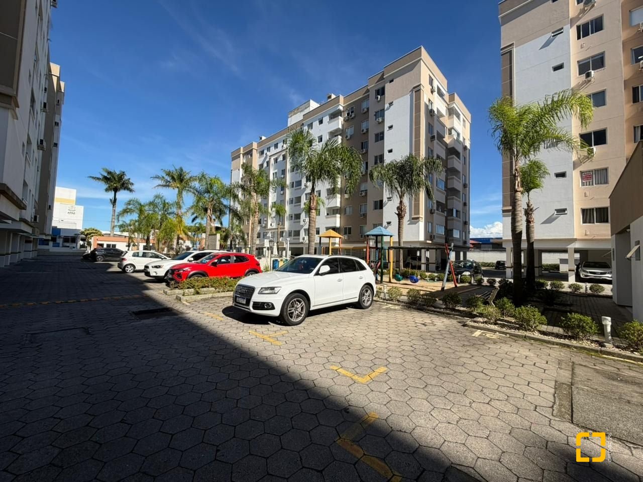Apartamento com 65m², 2 quartos, 1 garagem, no bairro Fazenda Santo Antônio em São José