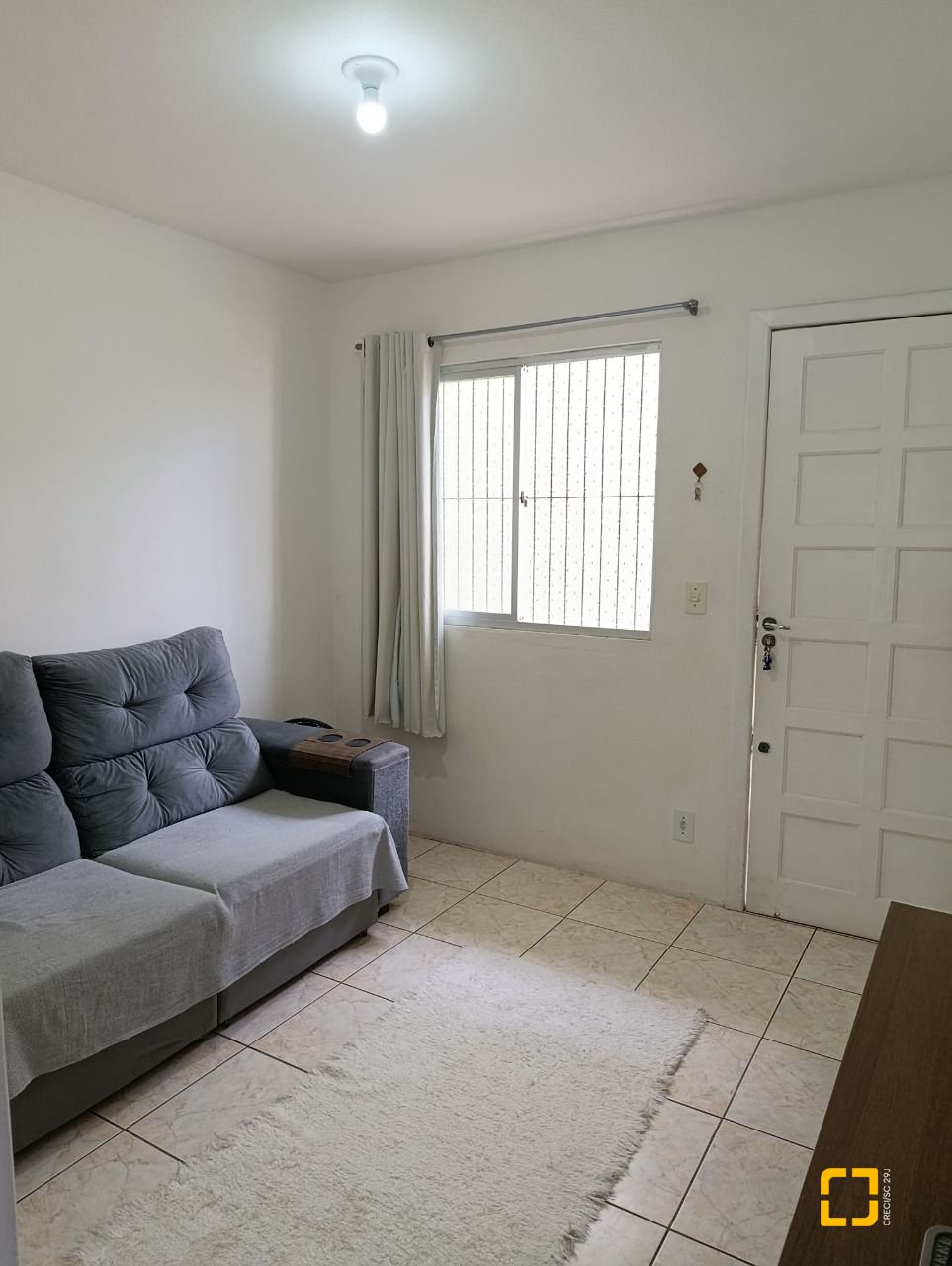 Casa com 230m², 10 quartos, 4 garagens, no bairro Barreiros em São José