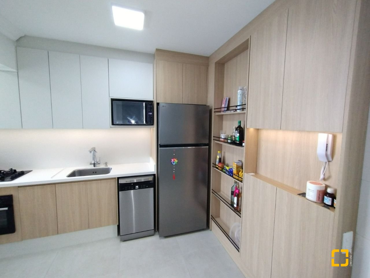 Apartamento com 113m², 3 quartos (sendo 1 suíte), 1 garagem, no bairro Campinas em São José
