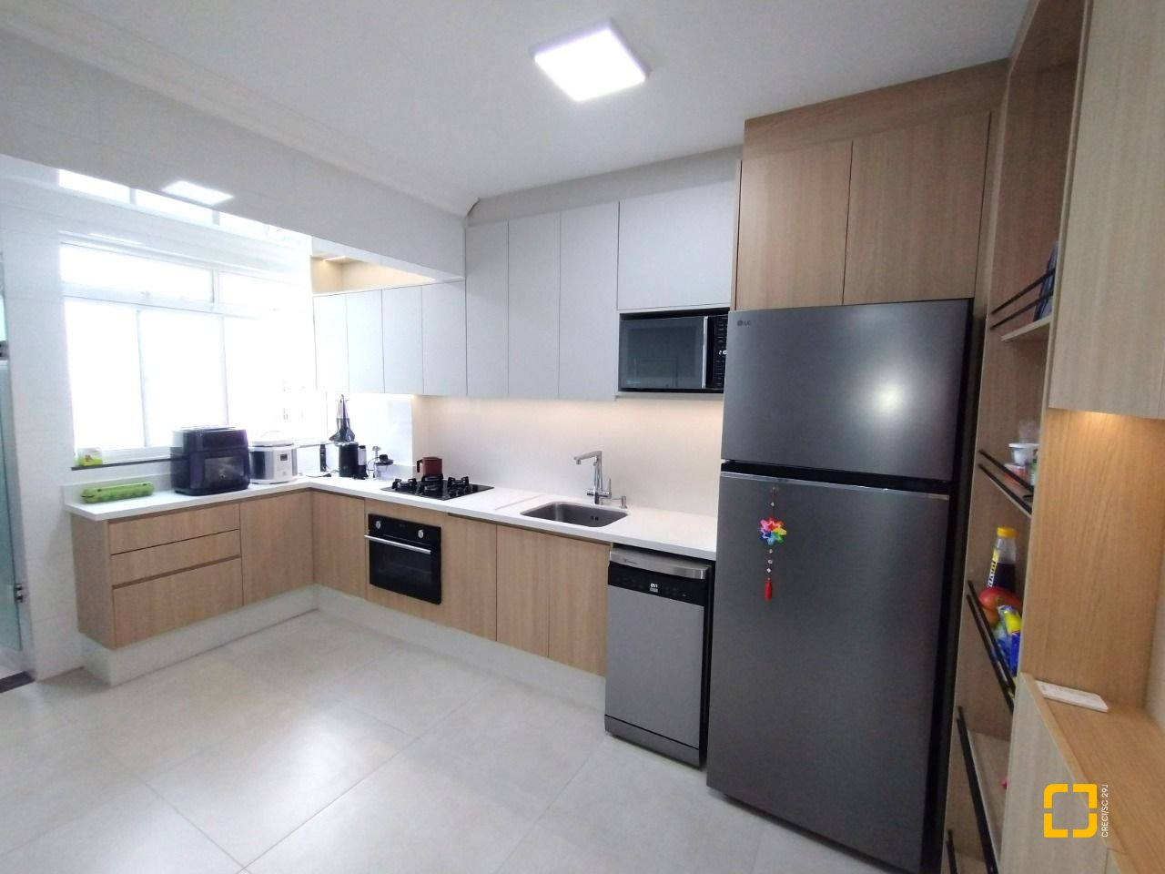 Apartamento com 113m², 3 quartos (sendo 1 suíte), 1 garagem, no bairro Campinas em São José