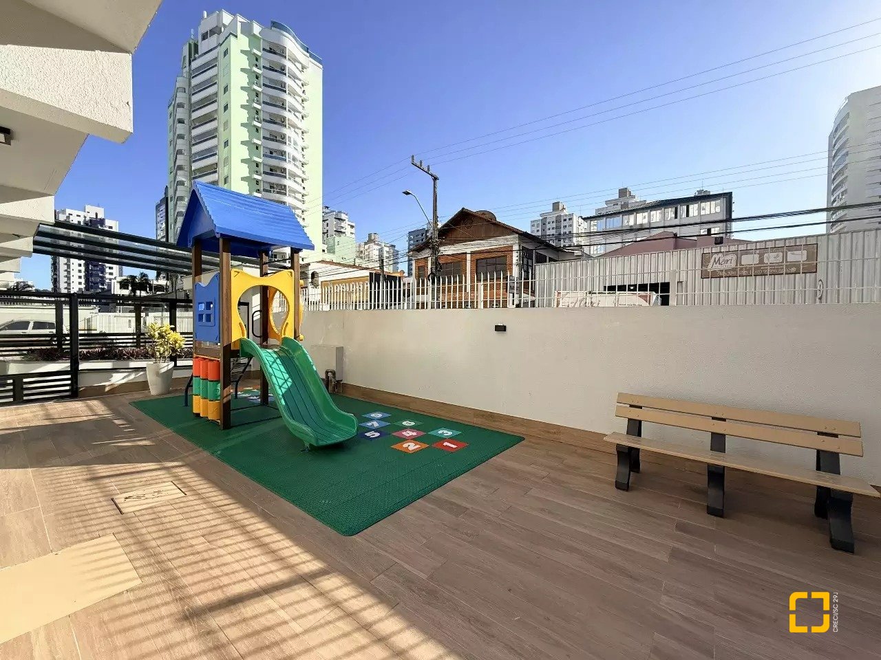 Apartamento com 113m², 3 quartos (sendo 1 suíte), 1 garagem, no bairro Campinas em São José