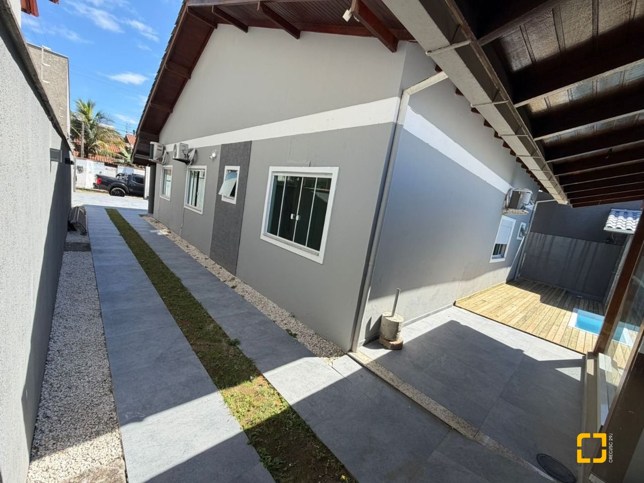 Casa com 190m², 4 quartos (sendo 1 suíte), 2 garagens, no bairro Ingleses em Florianópolis