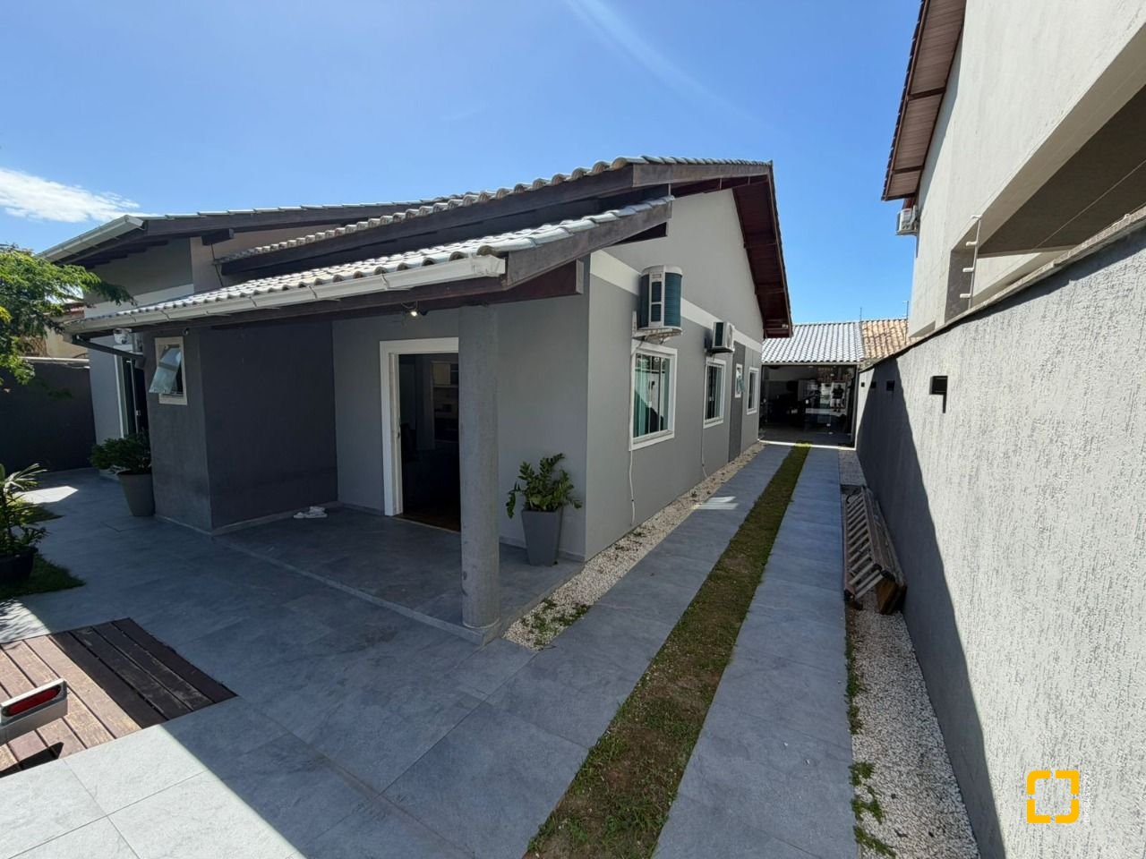 Casa com 190m², 4 quartos (sendo 1 suíte), 2 garagens, no bairro Ingleses em Florianópolis