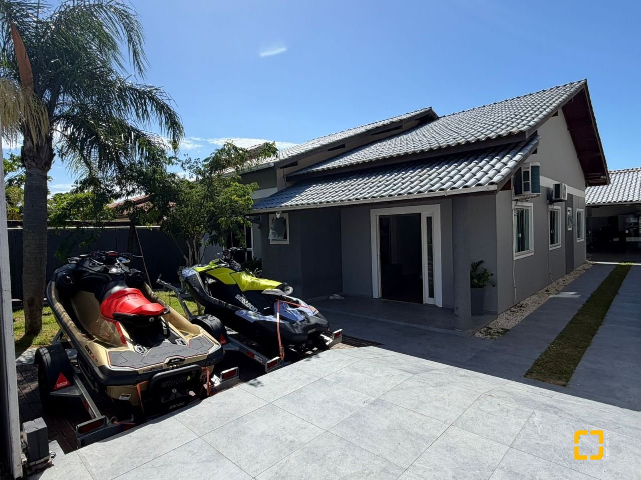 Casa com 190m², 4 quartos (sendo 1 suíte), 2 garagens, no bairro Ingleses em Florianópolis