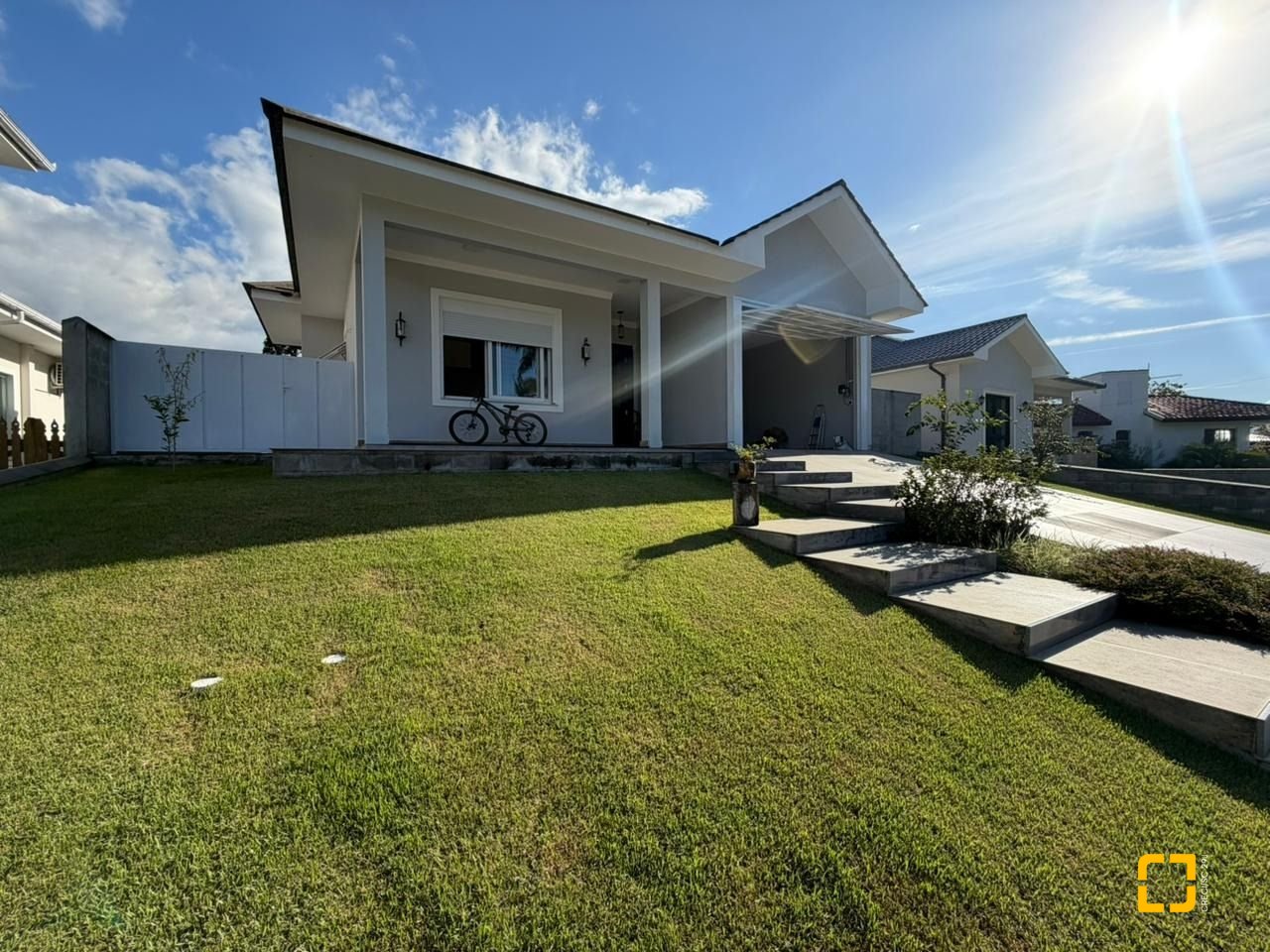 Casa de Condomínio com 204m², 3 quartos (sendo 1 suíte), 1 garagem, no bairro Sul do Rio em Santo Amaro da Imperatriz