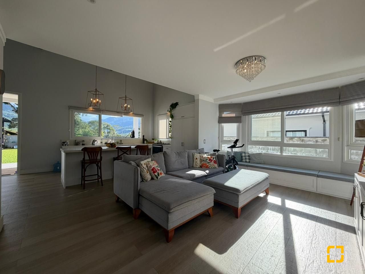 Casa de Condomínio com 204m², 3 quartos (sendo 1 suíte), 1 garagem, no bairro Sul do Rio em Santo Amaro da Imperatriz