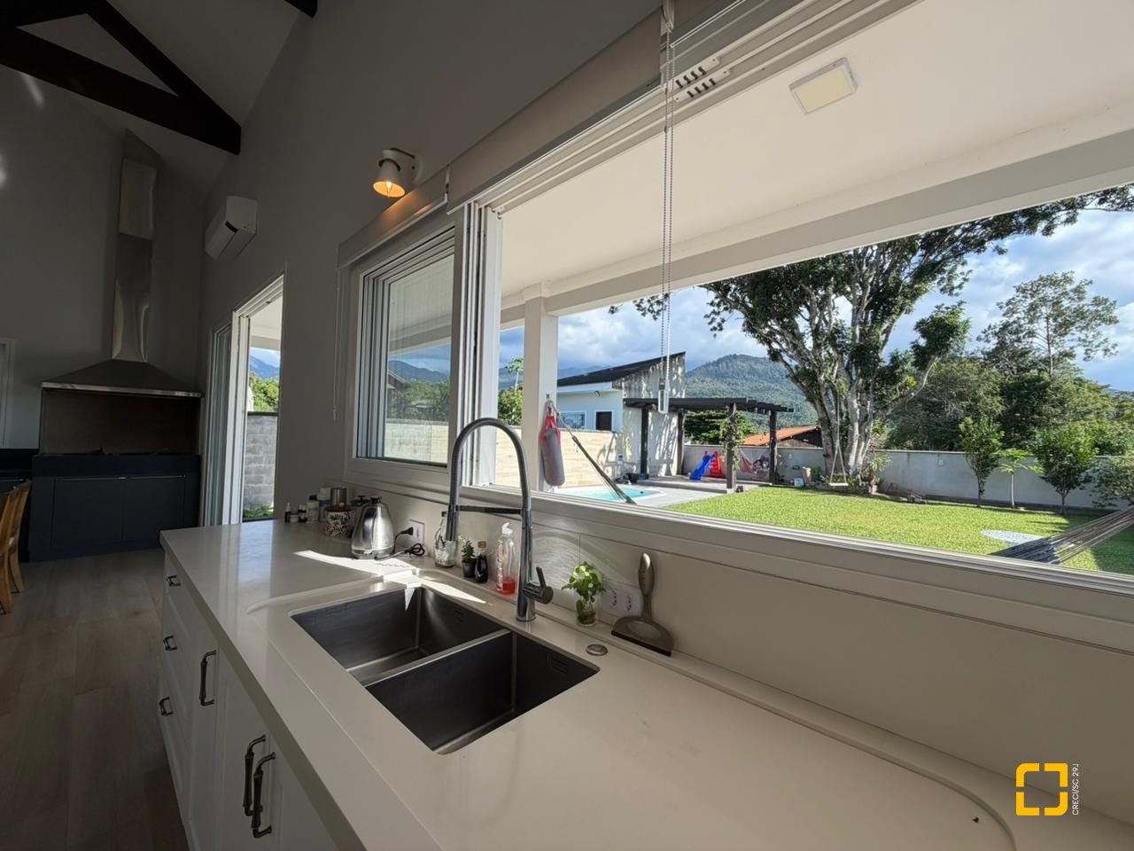 Casa de Condomínio com 204m², 3 quartos (sendo 1 suíte), 1 garagem, no bairro Sul do Rio em Santo Amaro da Imperatriz