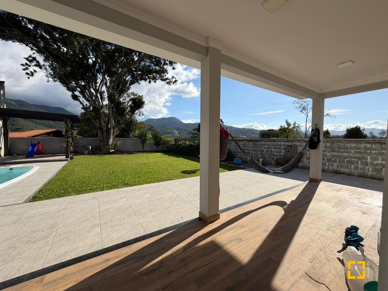 Casa de Condomínio com 204m², 3 quartos (sendo 1 suíte), 1 garagem, no bairro Sul do Rio em Santo Amaro da Imperatriz