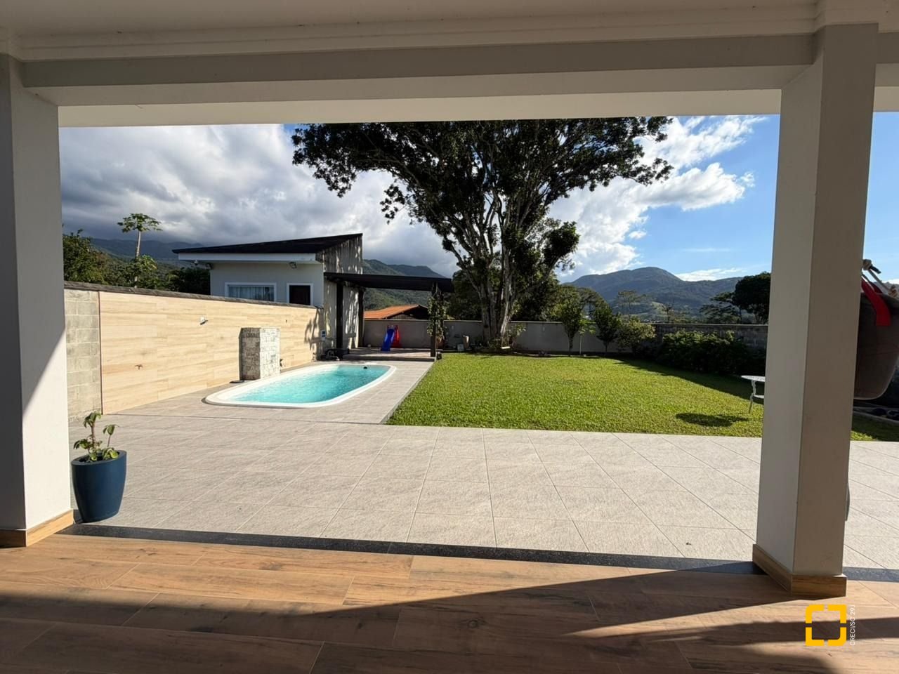 Casa de Condomínio com 204m², 3 quartos (sendo 1 suíte), 1 garagem, no bairro Sul do Rio em Santo Amaro da Imperatriz