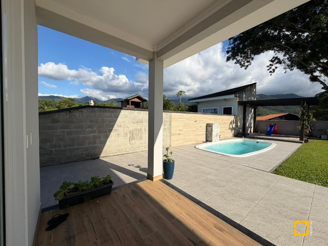 Casa de Condomínio com 204m², 3 quartos (sendo 1 suíte), 1 garagem, no bairro Sul do Rio em Santo Amaro da Imperatriz