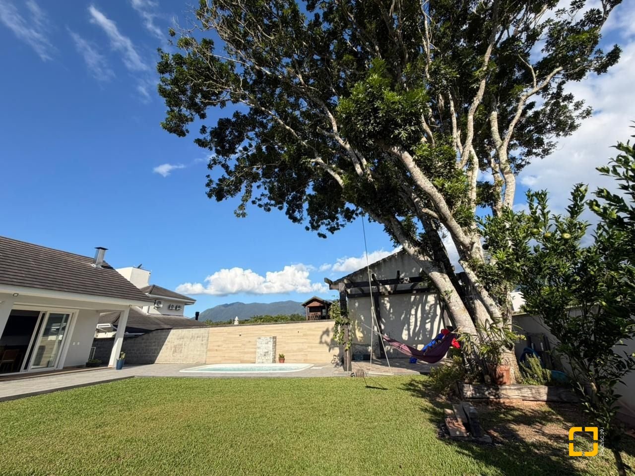 Casa de Condomínio com 204m², 3 quartos (sendo 1 suíte), 1 garagem, no bairro Sul do Rio em Santo Amaro da Imperatriz