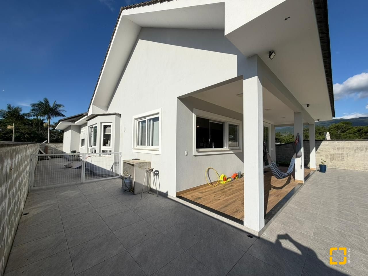 Casa de Condomínio com 204m², 3 quartos (sendo 1 suíte), 1 garagem, no bairro Sul do Rio em Santo Amaro da Imperatriz