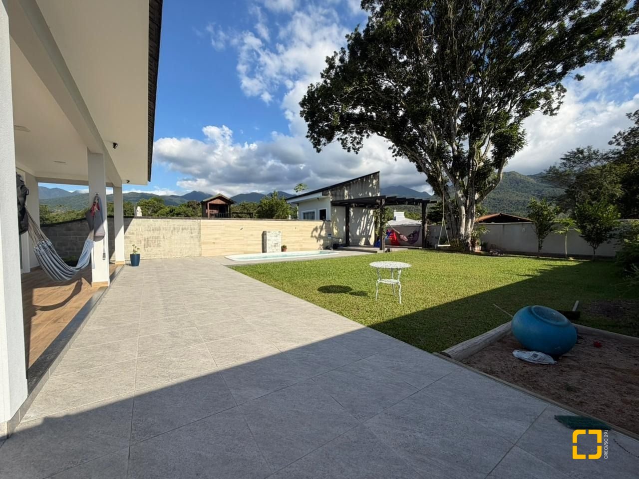 Casa de Condomínio com 204m², 3 quartos (sendo 1 suíte), 1 garagem, no bairro Sul do Rio em Santo Amaro da Imperatriz
