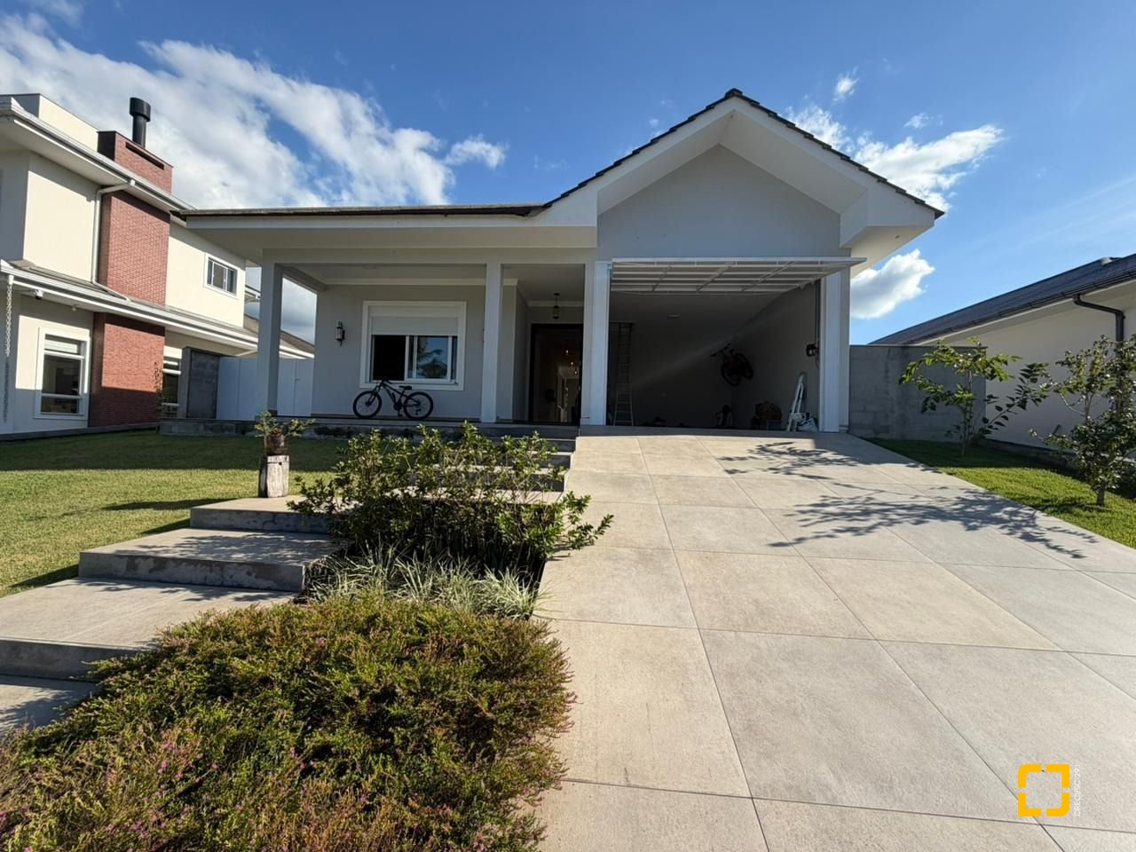 Casa de Condomínio com 204m², 3 quartos (sendo 1 suíte), 1 garagem, no bairro Sul do Rio em Santo Amaro da Imperatriz