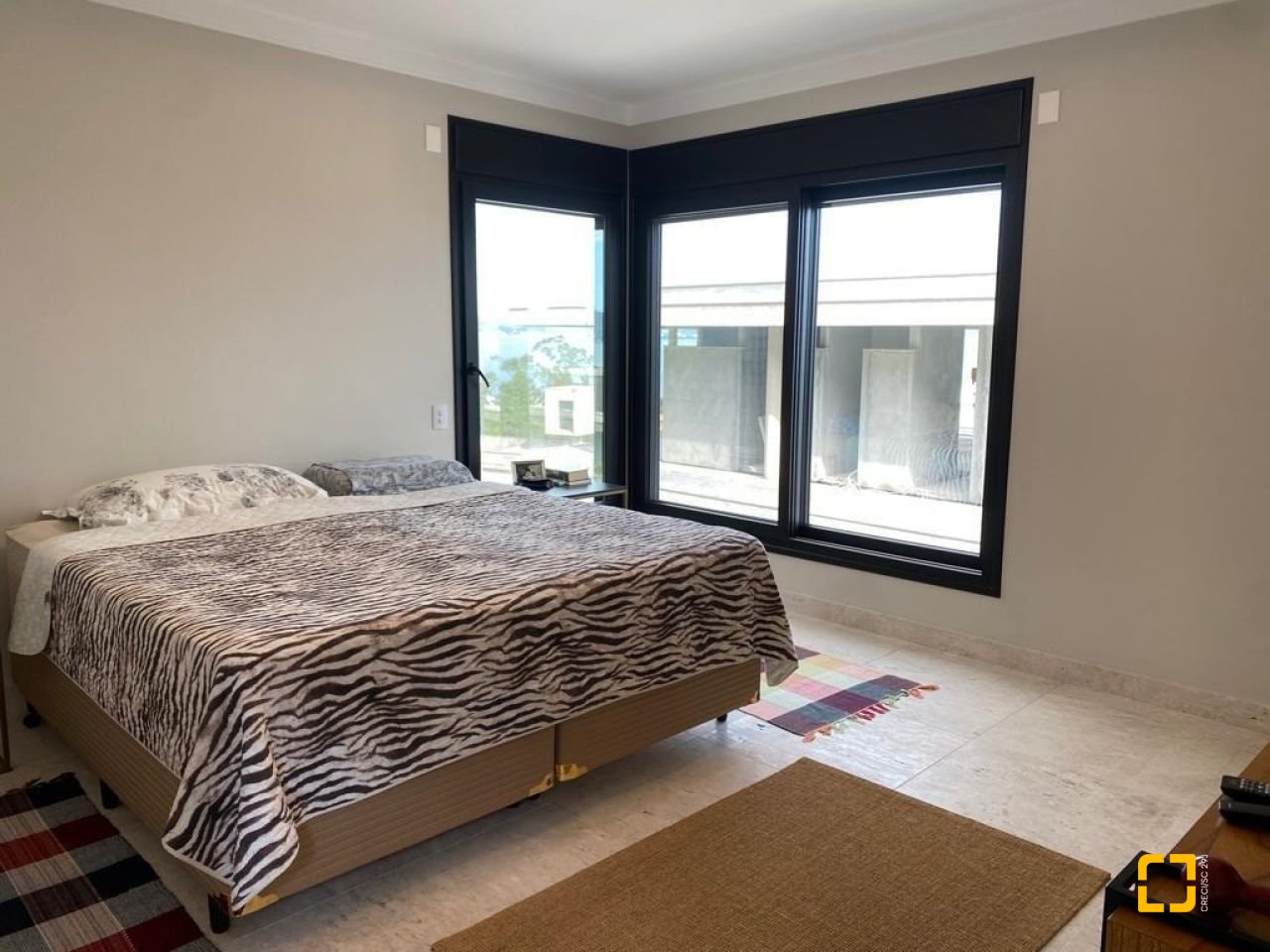 Casa de Condomínio com 323m², 6 quartos (sendo 3 suítes), 4 garagens, no bairro Cacupé em Florianópolis