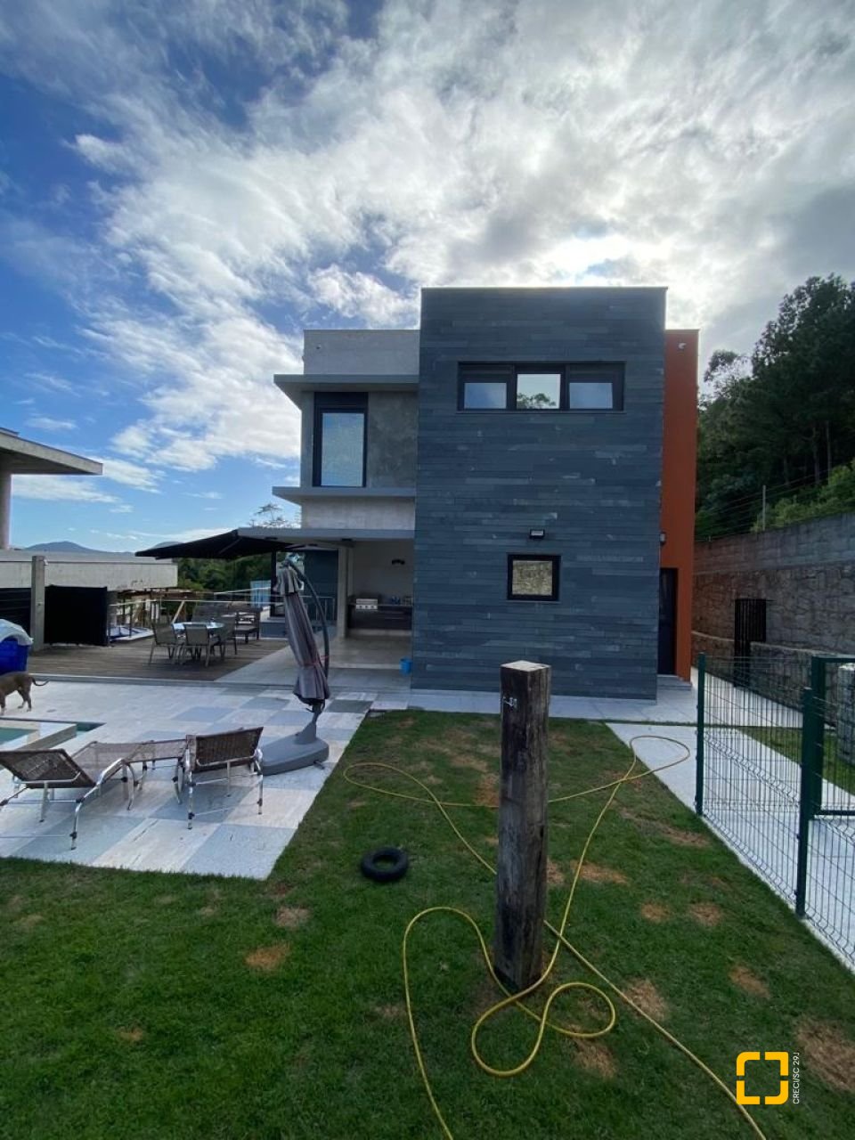 Casa de Condomínio com 323m², 6 quartos (sendo 3 suítes), 4 garagens, no bairro Cacupé em Florianópolis