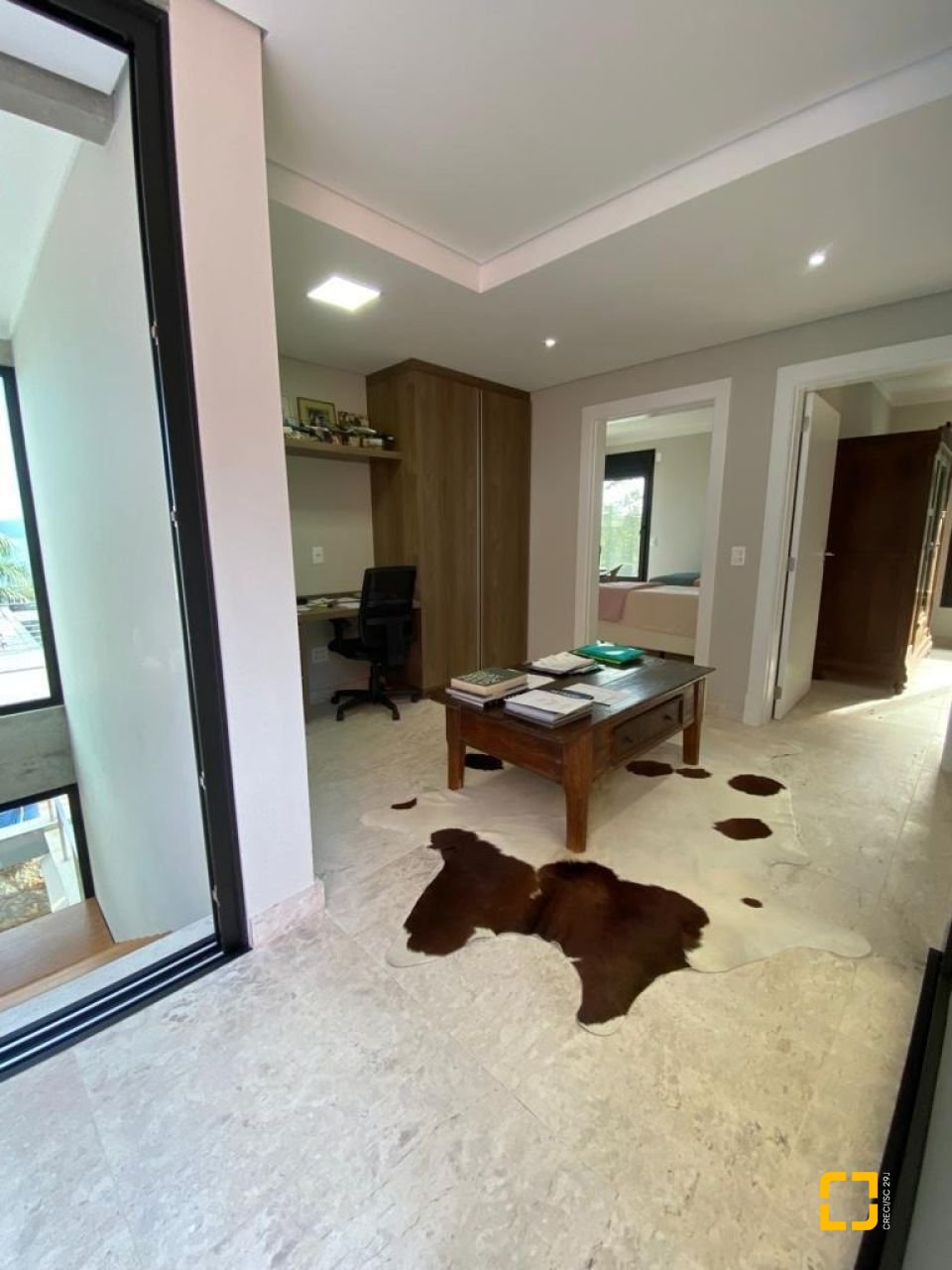 Casa de Condomínio com 323m², 6 quartos (sendo 3 suítes), 4 garagens, no bairro Cacupé em Florianópolis