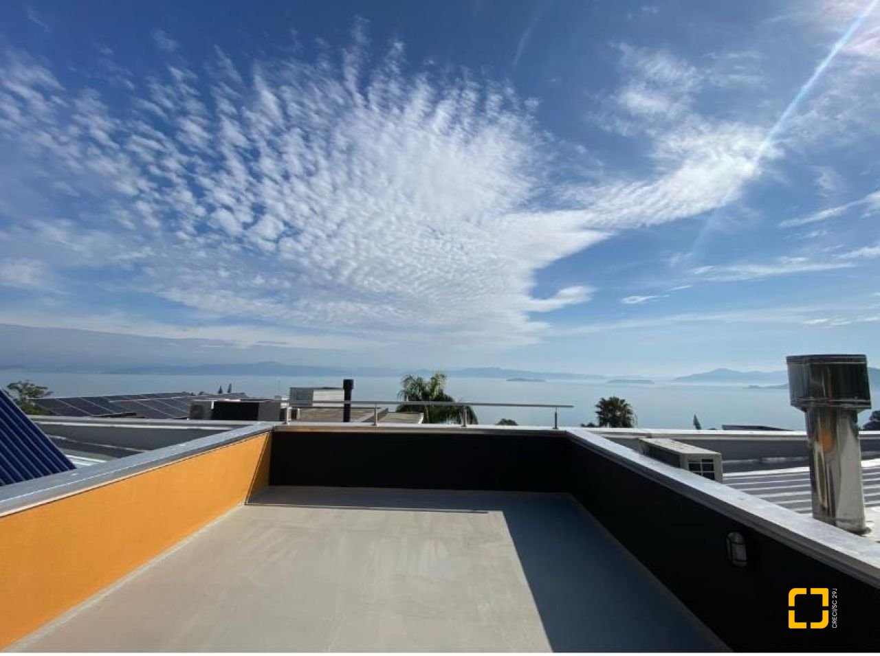 Casa de Condomínio com 323m², 6 quartos (sendo 3 suítes), 4 garagens, no bairro Cacupé em Florianópolis