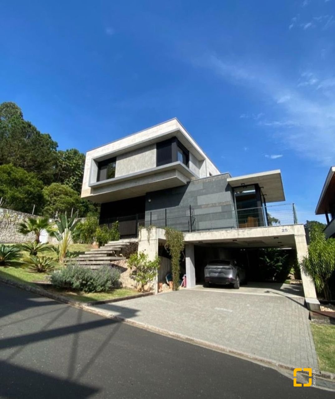 Casa de Condomínio com 323m², 6 quartos (sendo 3 suítes), 4 garagens, no bairro Cacupé em Florianópolis