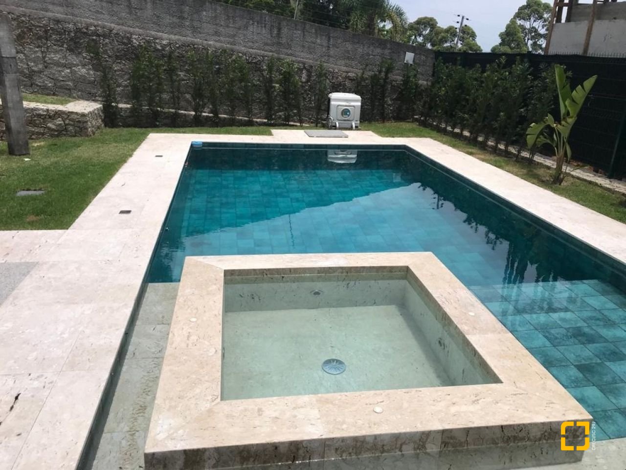 Casa de Condomínio com 323m², 6 quartos (sendo 3 suítes), 4 garagens, no bairro Cacupé em Florianópolis