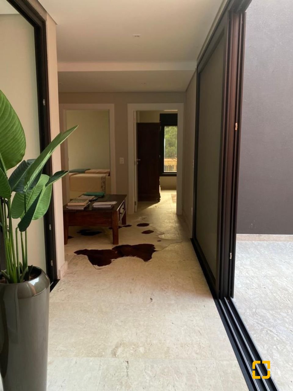 Casa de Condomínio com 323m², 6 quartos (sendo 3 suítes), 4 garagens, no bairro Cacupé em Florianópolis