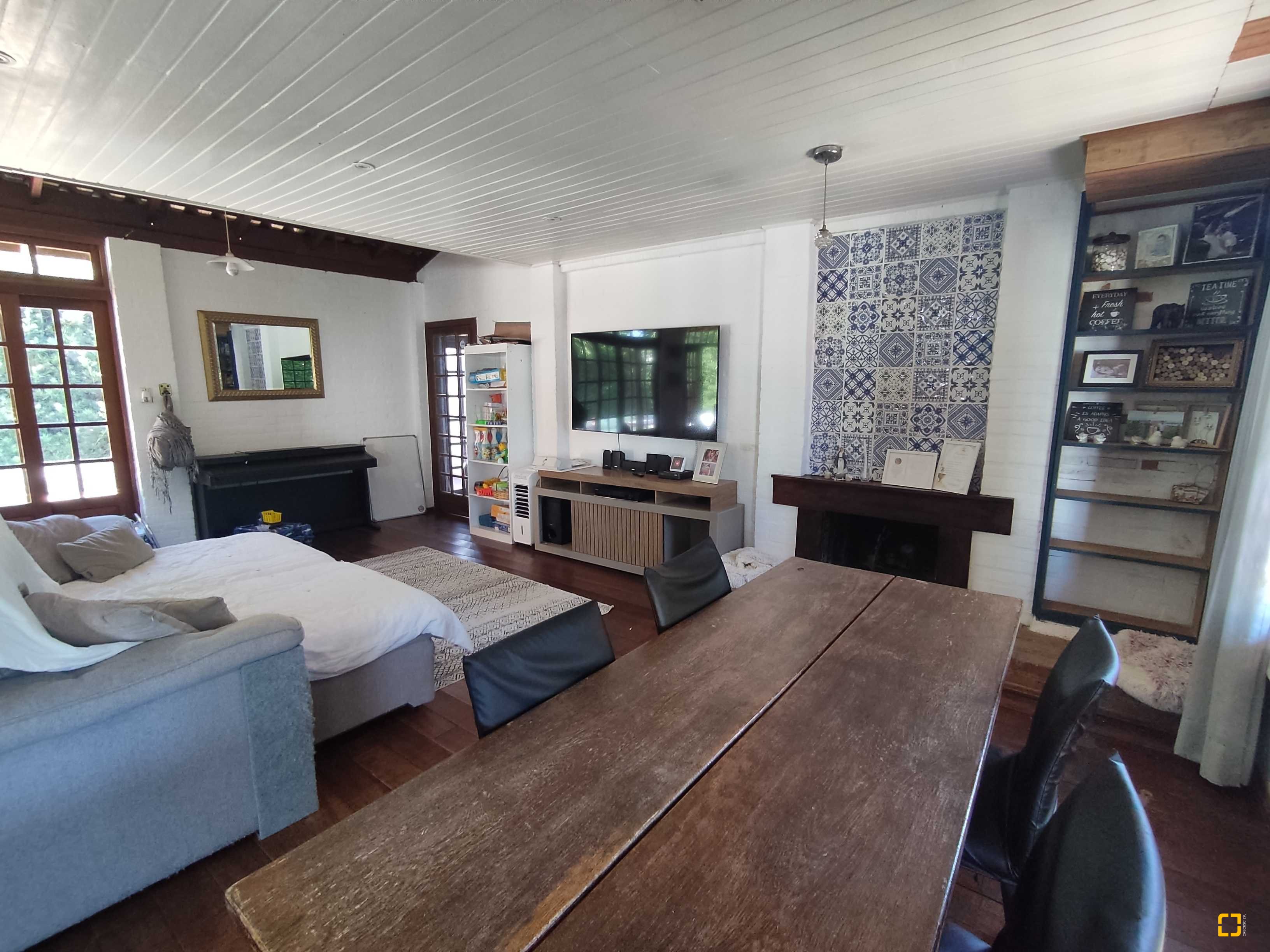 Casa com 170m², 6 quartos (sendo 3 suítes), 2 garagens, no bairro Sambaqui em Florianópolis