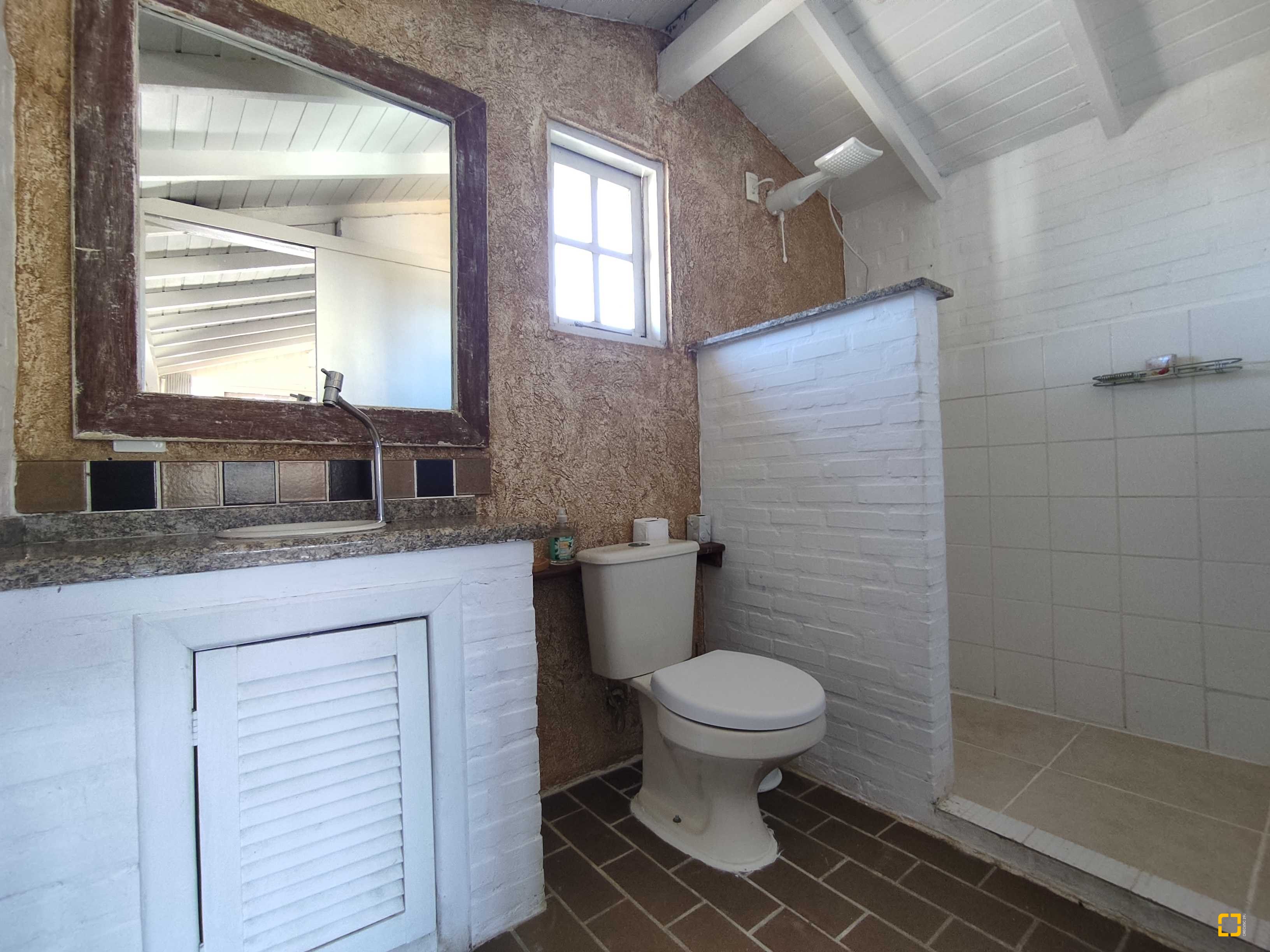 Casa com 170m², 6 quartos (sendo 3 suítes), 2 garagens, no bairro Sambaqui em Florianópolis