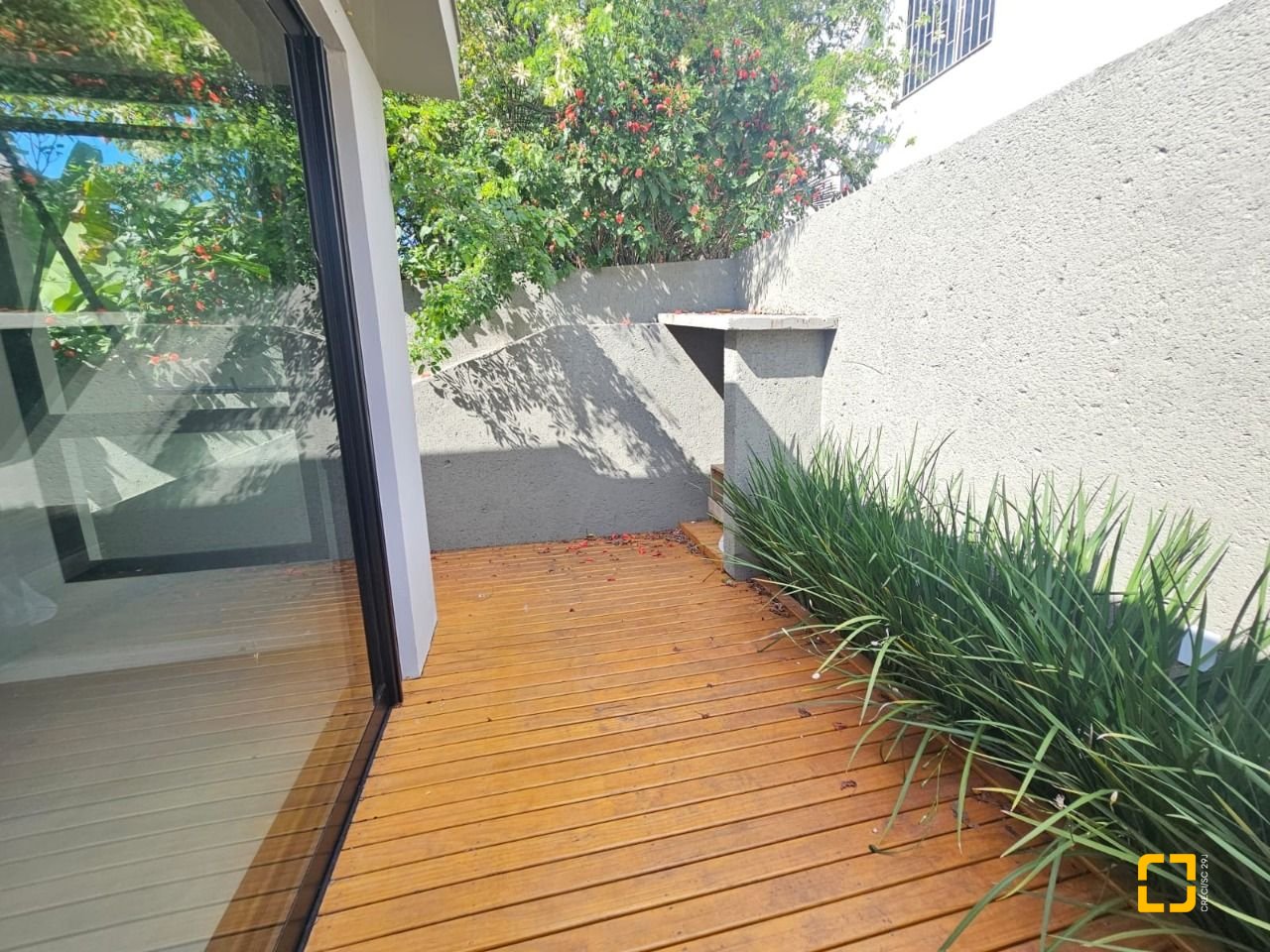 Casa de Condomínio com 365m², 6 quartos (sendo 3 suítes), 2 garagens, no bairro Campeche em Florianópolis