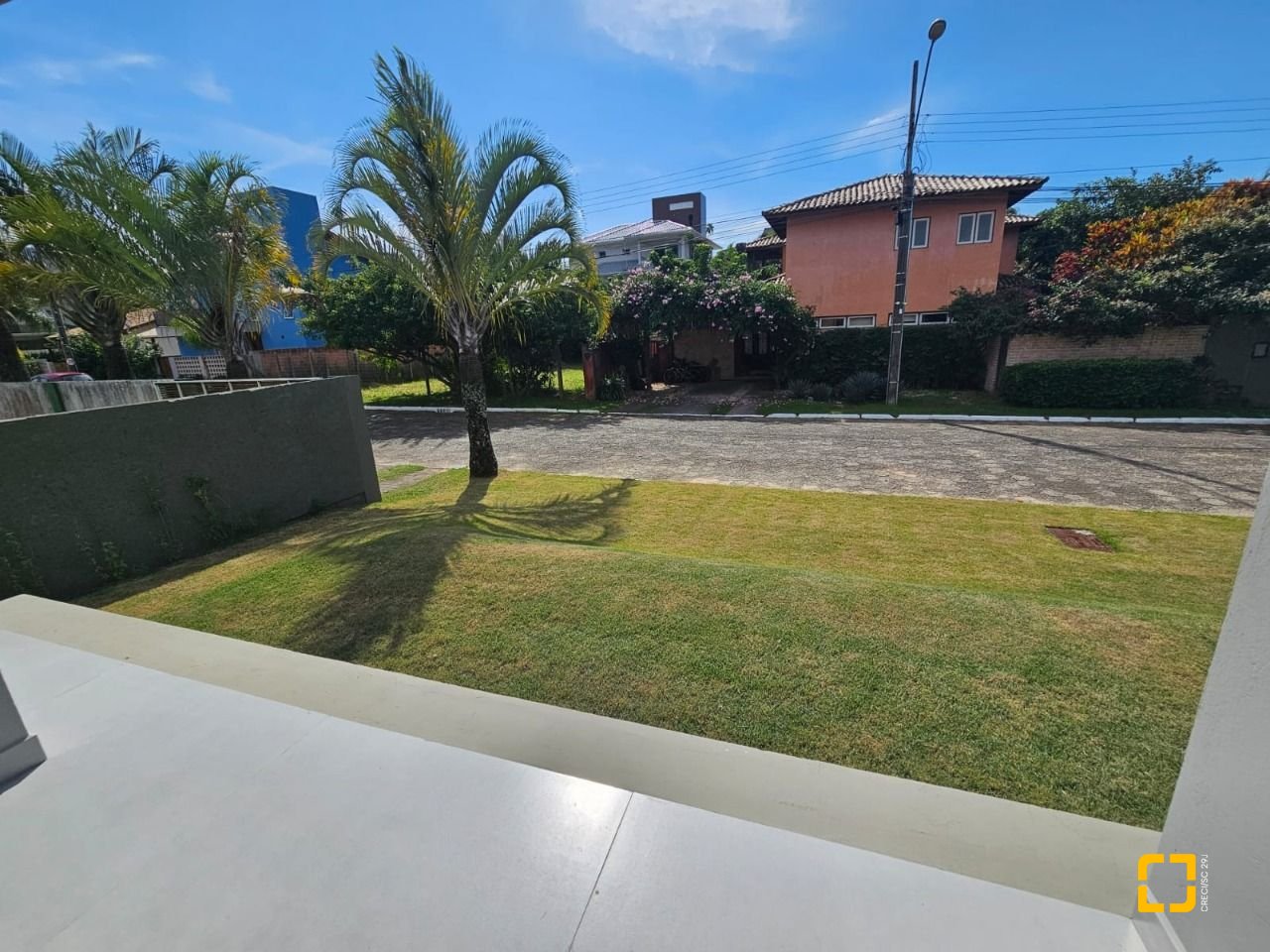 Casa de Condomínio com 365m², 6 quartos (sendo 3 suítes), 2 garagens, no bairro Campeche em Florianópolis