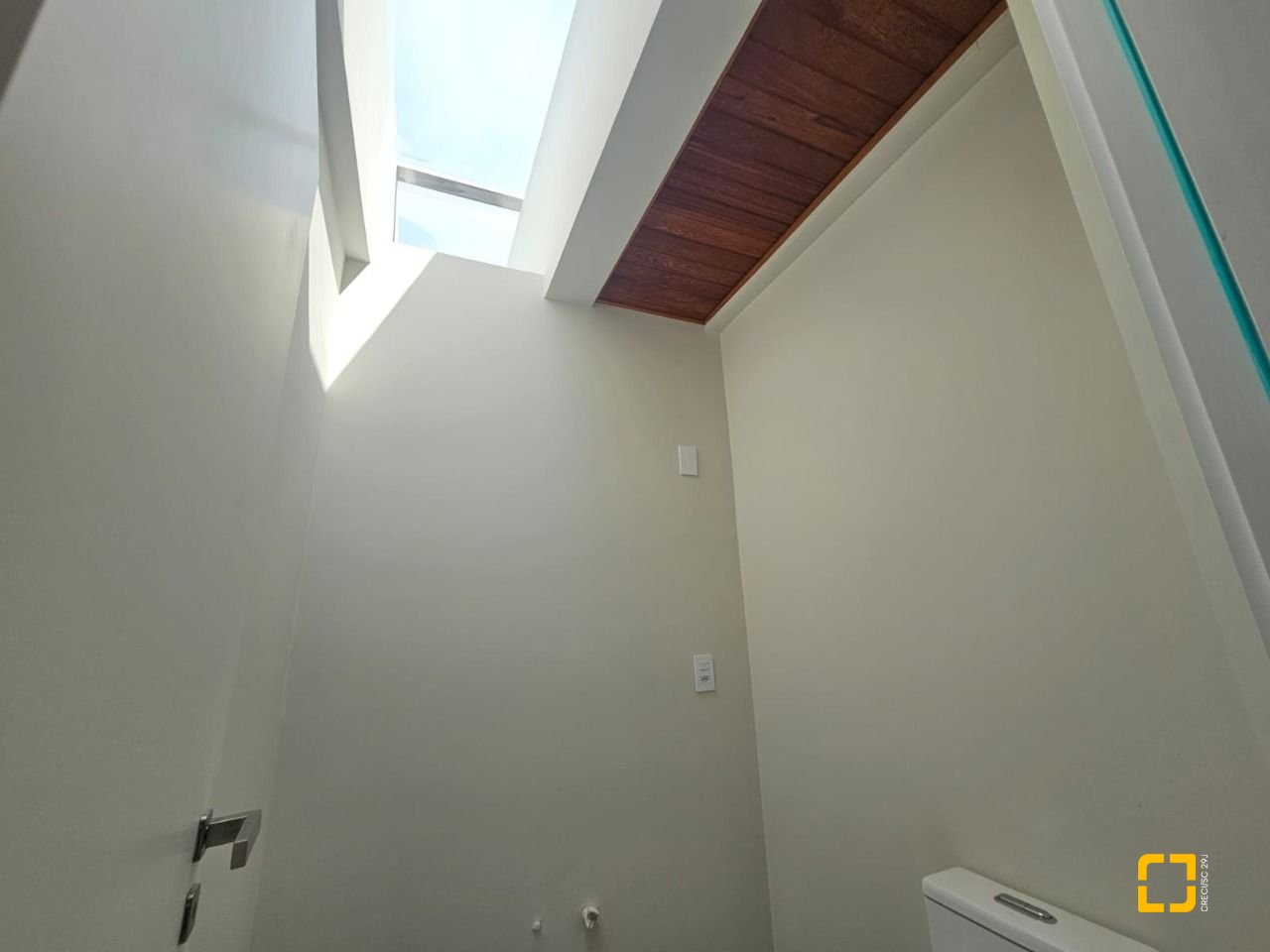 Casa de Condomínio com 365m², 6 quartos (sendo 3 suítes), 2 garagens, no bairro Campeche em Florianópolis