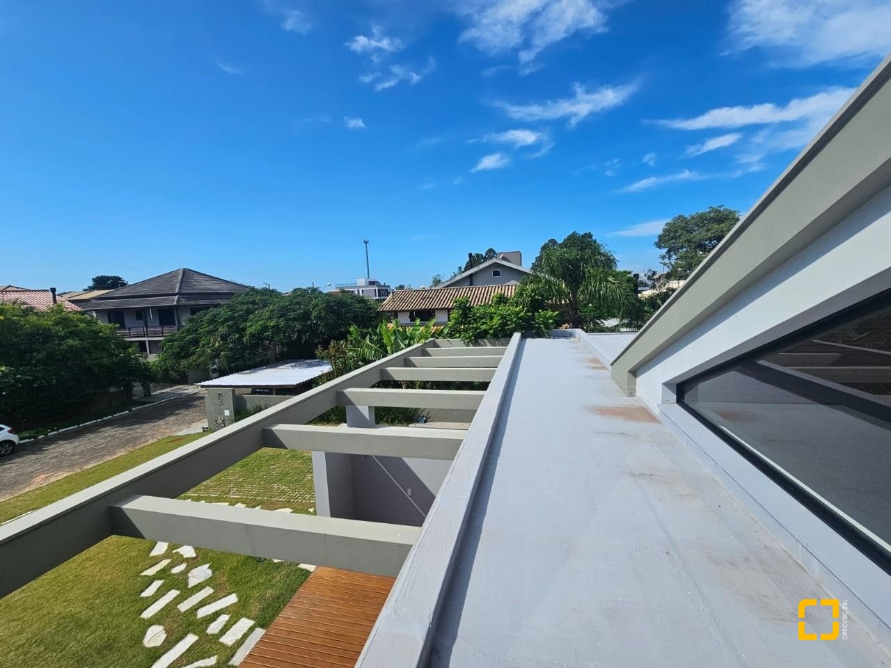 Casa de Condomínio com 365m², 6 quartos (sendo 3 suítes), 2 garagens, no bairro Campeche em Florianópolis